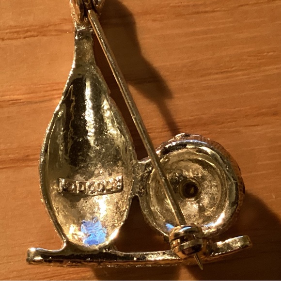 Dodds bowling silver tone brooch pin - Picture 2 of 4